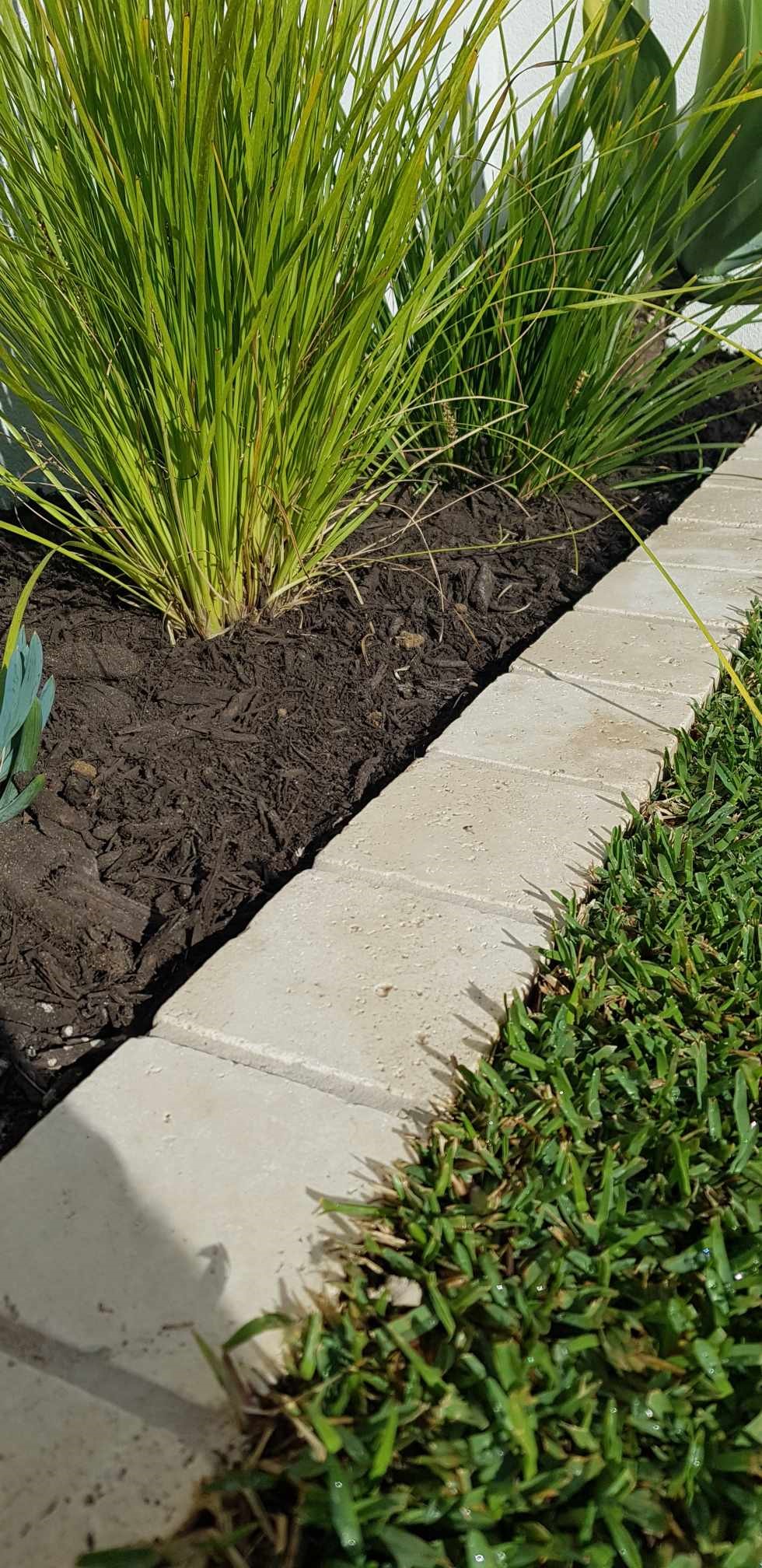 Cream Blend Tumbled Travertine Cobblestones