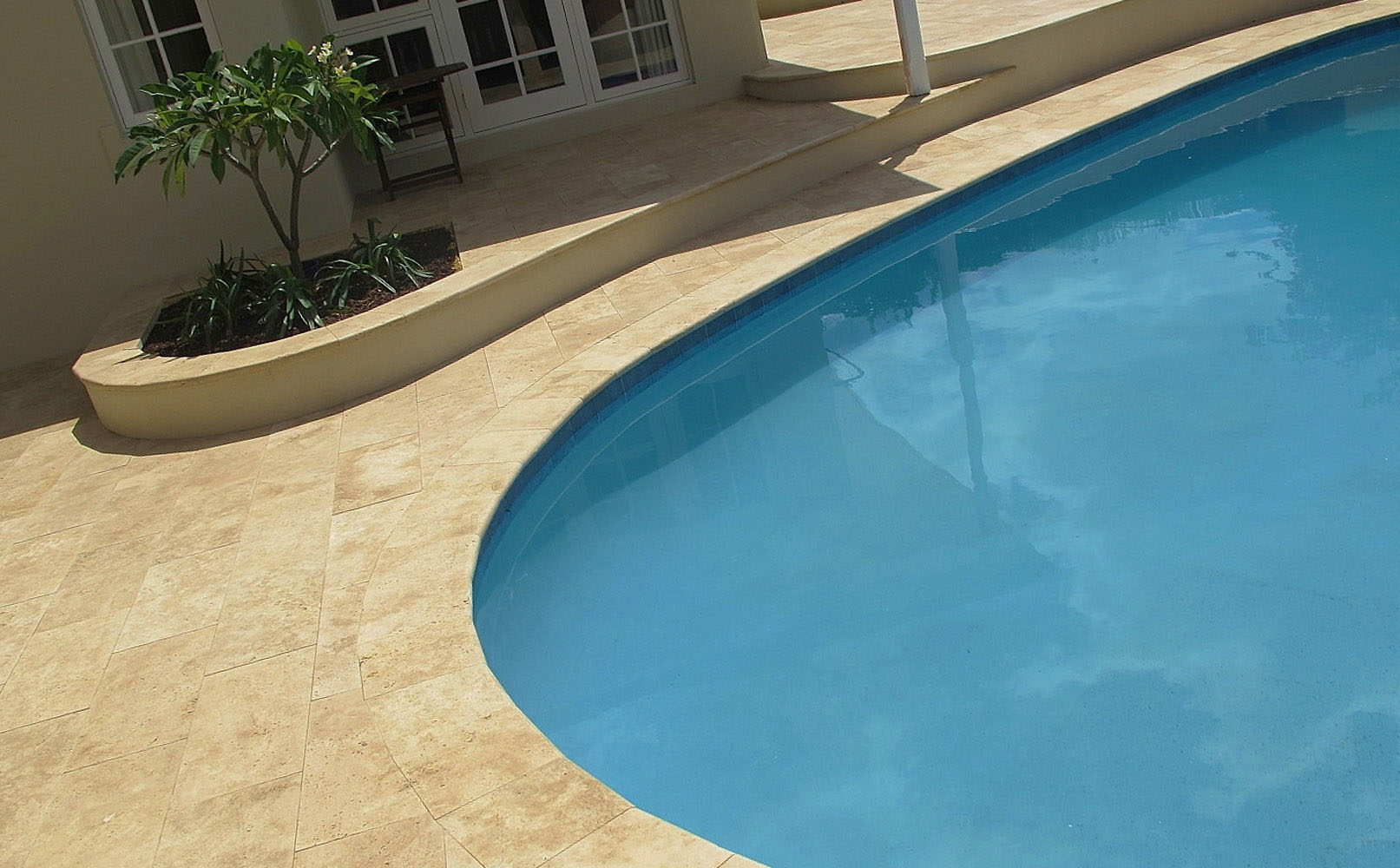 Classic Cream Paving & Bullnose