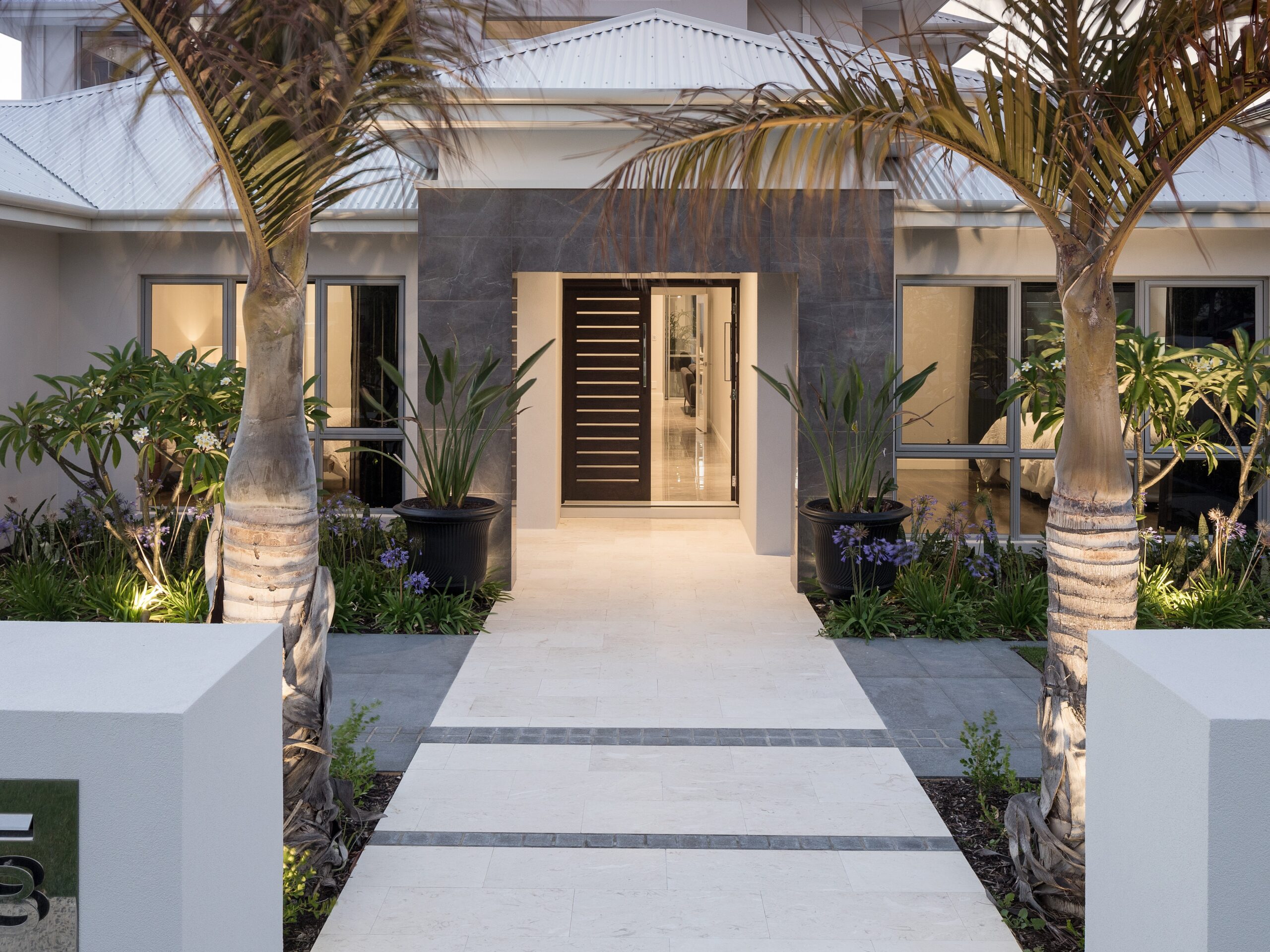 Patagonia White Limestone with Charcoal Cobbles and Paving